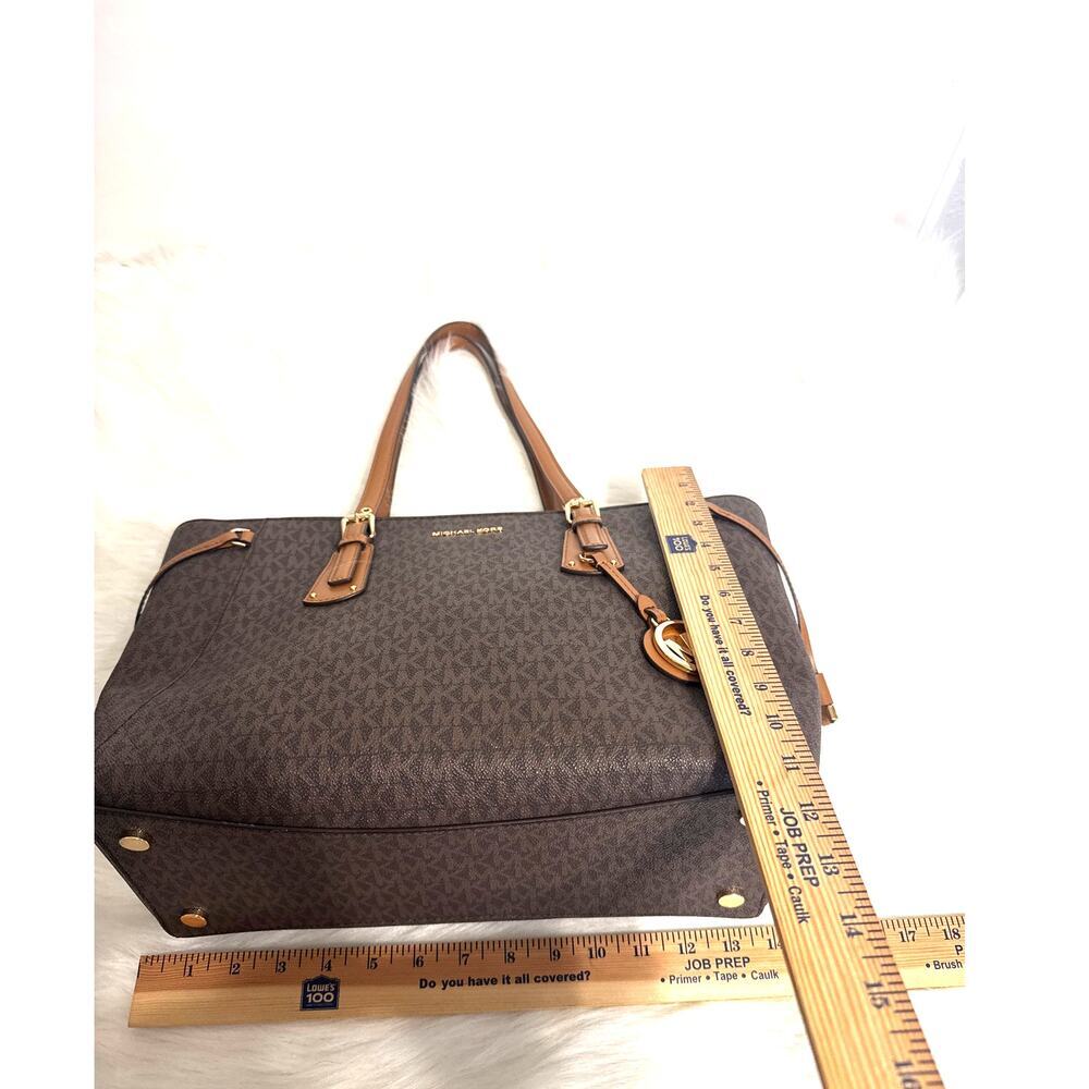 Michael Kors NWT Voyager Medium Logo Tote Bag Pocketbook Brown Zip Drawstring - Picture 14 of 15